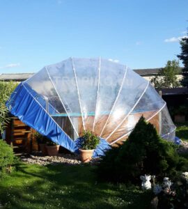 La copertura TROPIKO per un bagno più lungo in acqua calda e limpida come l’azzurro. Per piscine da giardino (tonde) fuori terra e incassate.