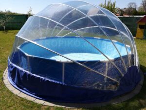 La copertura TROPIKO per un bagno più lungo in acqua calda e limpida come l’azzurro. Per piscine da giardino (tonde) fuori terra e incassate.