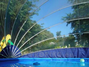 La copertura TROPIKO per un bagno più lungo in acqua calda e limpida come l’azzurro. Per piscine da giardino (tonde) fuori terra e incassate.