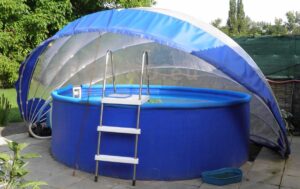 La copertura TROPIKO per un bagno più lungo in acqua calda e limpida come l’azzurro. Per piscine da giardino (tonde) fuori terra e incassate.